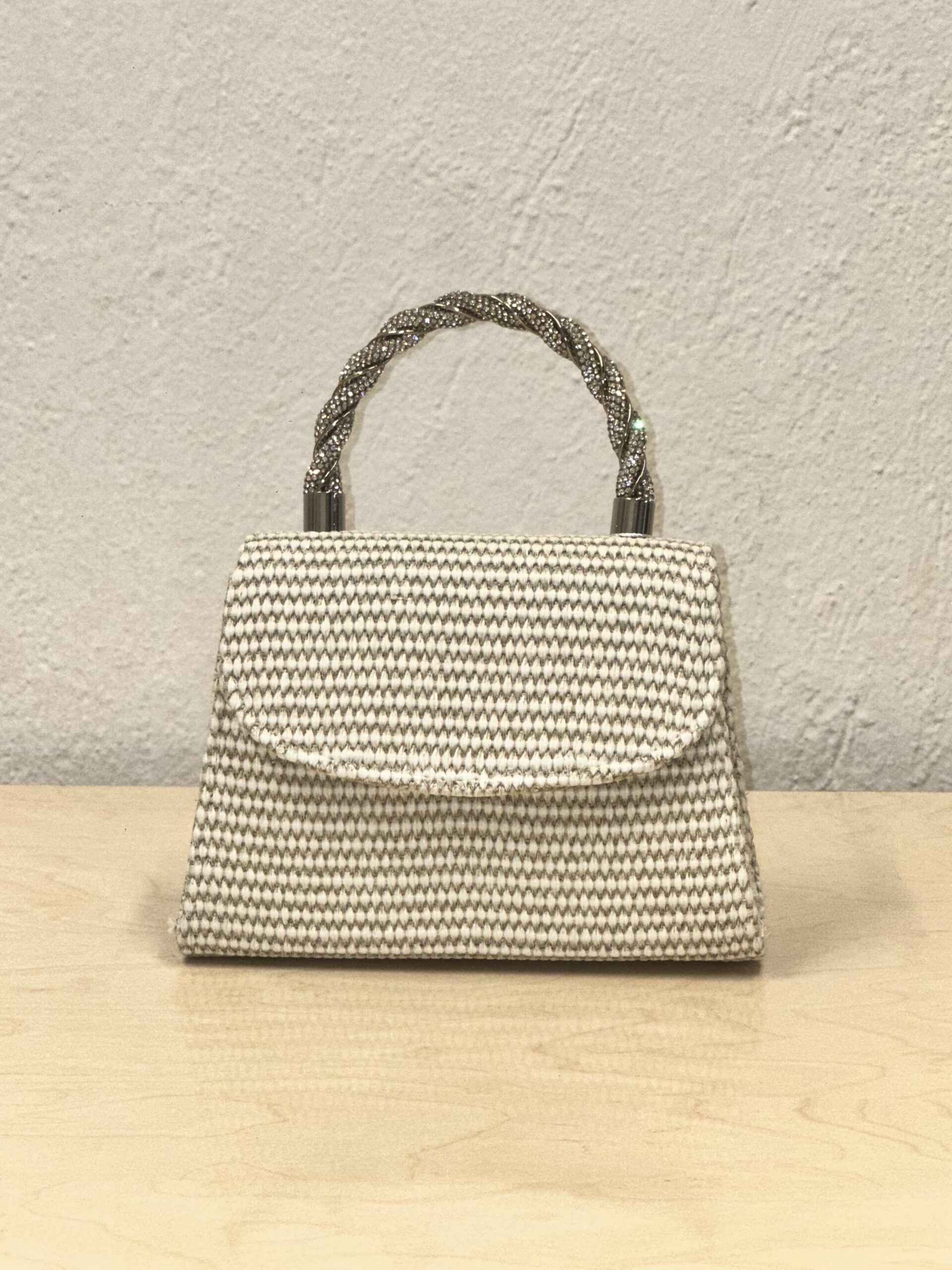 Τσάντα Χειρός με Ψαθωτό Σχέδιο – 14x15 cm