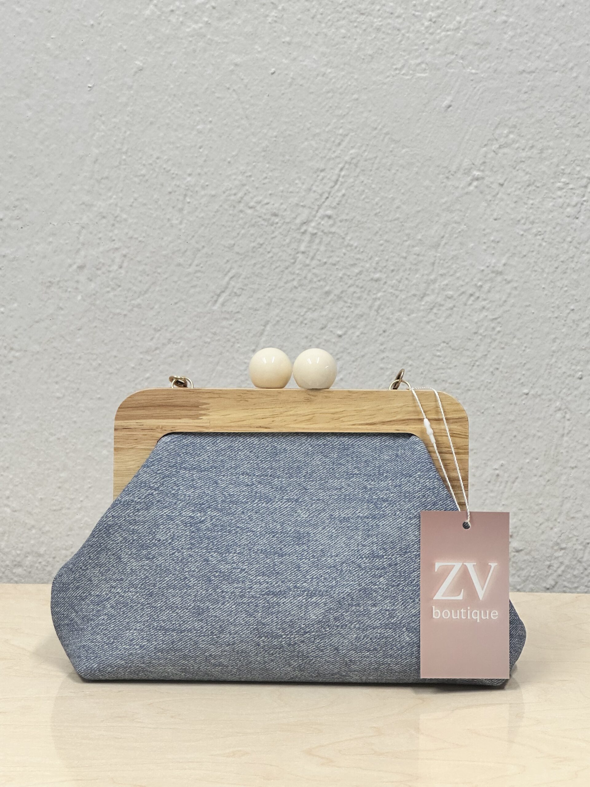 Τσάντα χειρός με Τζιν Ύφασμα και Ξύλινο Κούμπωμα - Image 4