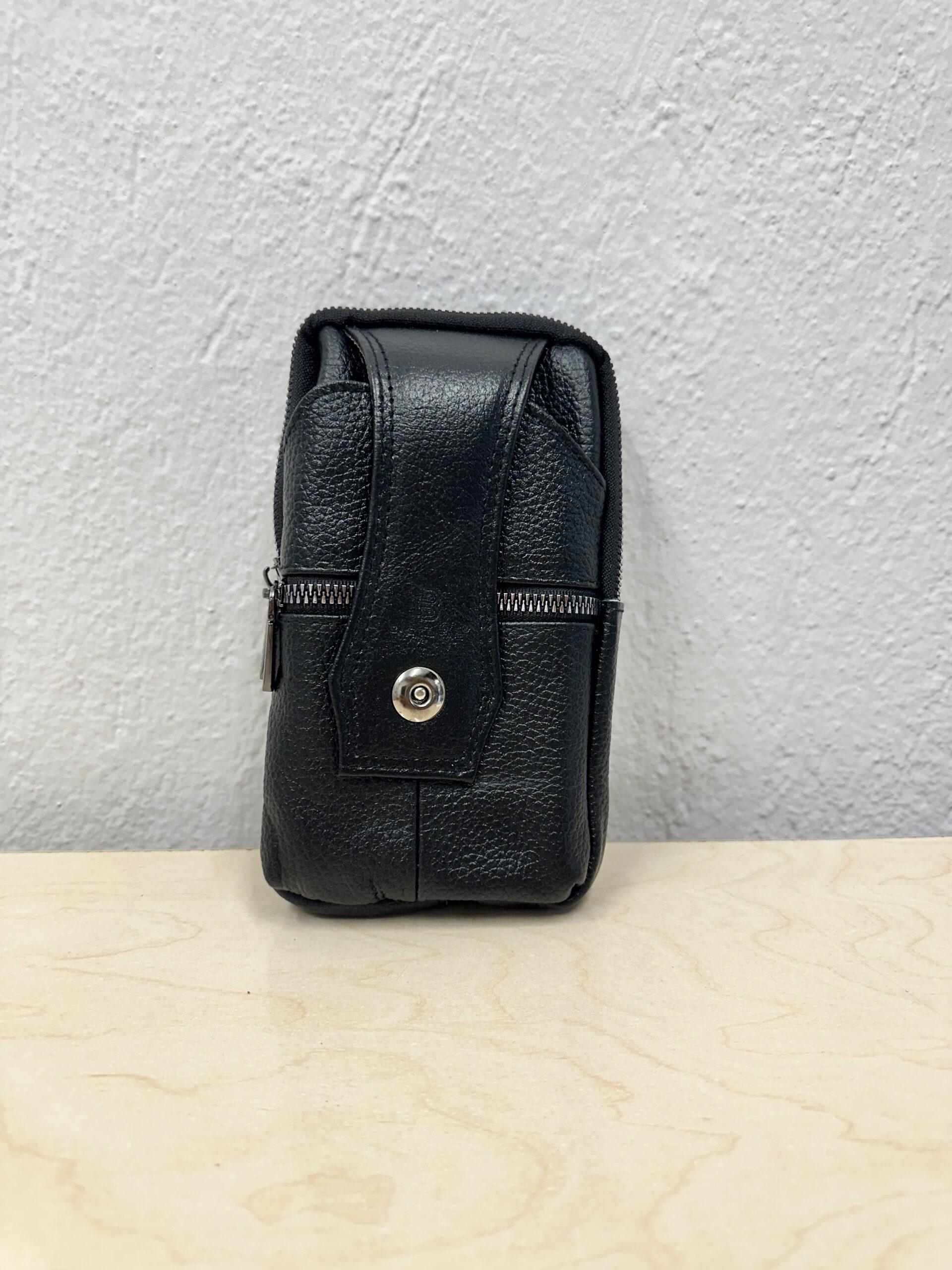 Μικρό μαύρο τσαντάκι αντρικό