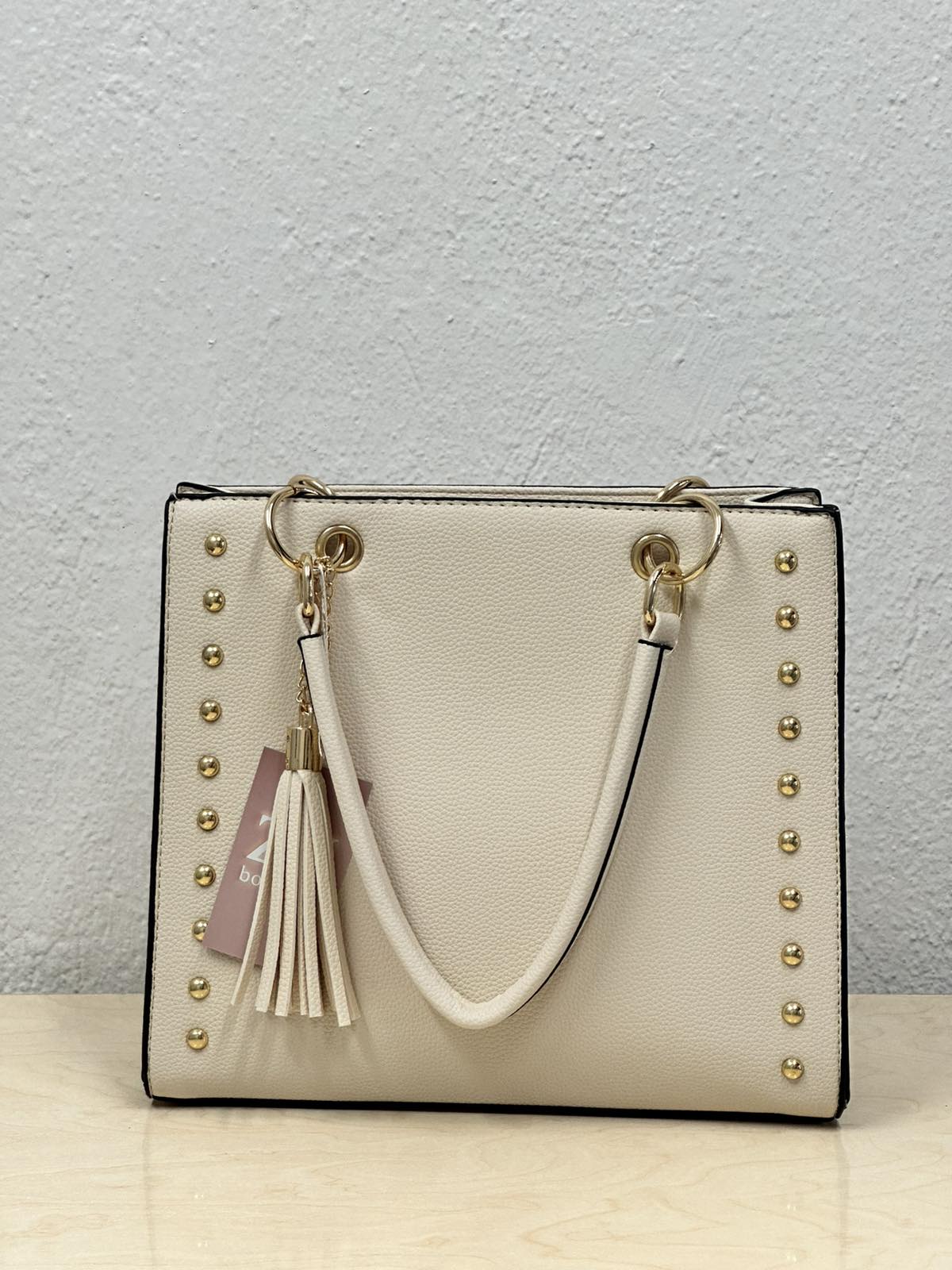 Γυναικεία Τσάντα Χειρός Εκρού με Χρυσές Λεπτομέρειες & Φούντα