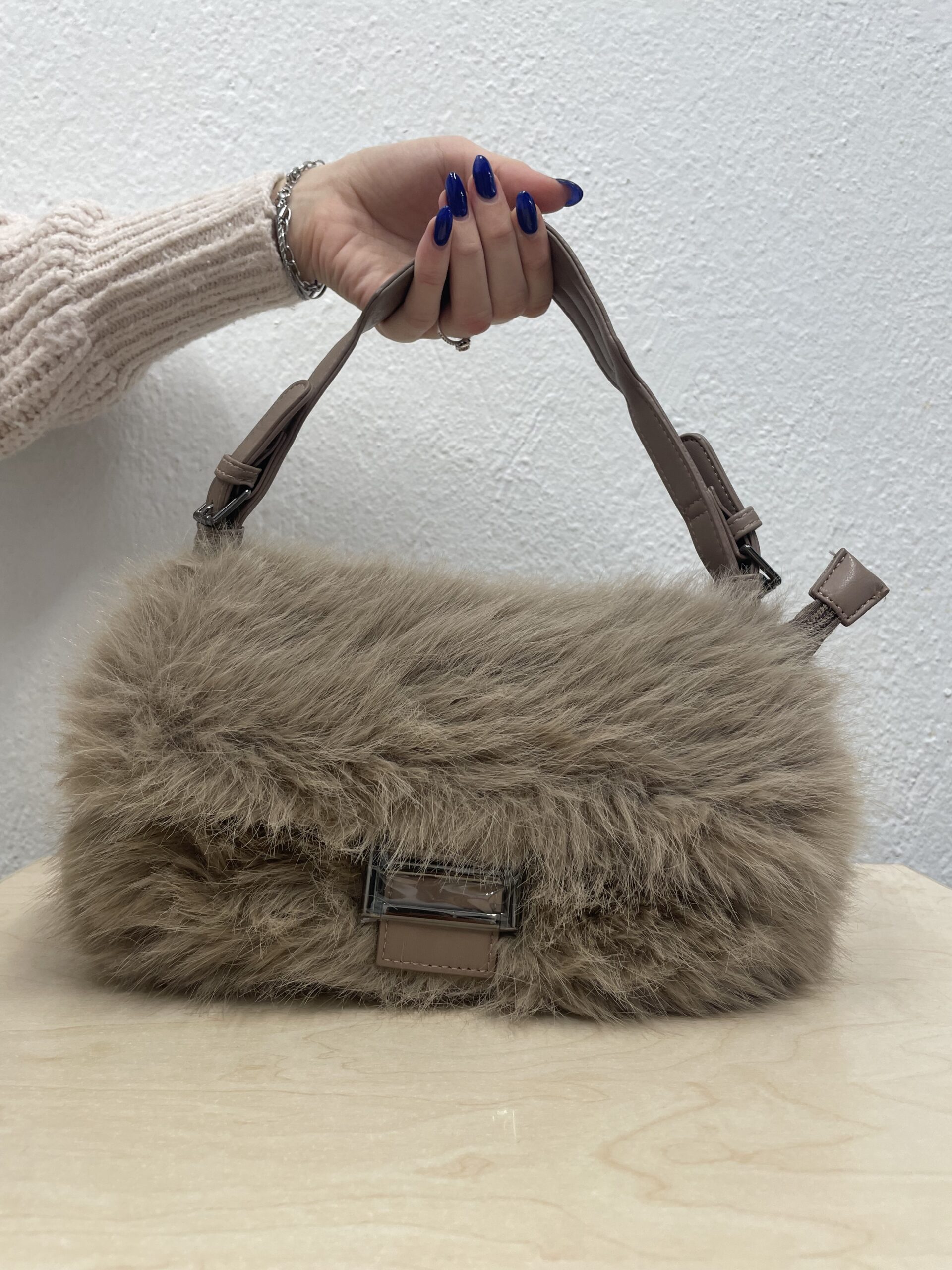 Γούνινη μικρή τσαντα καφέ