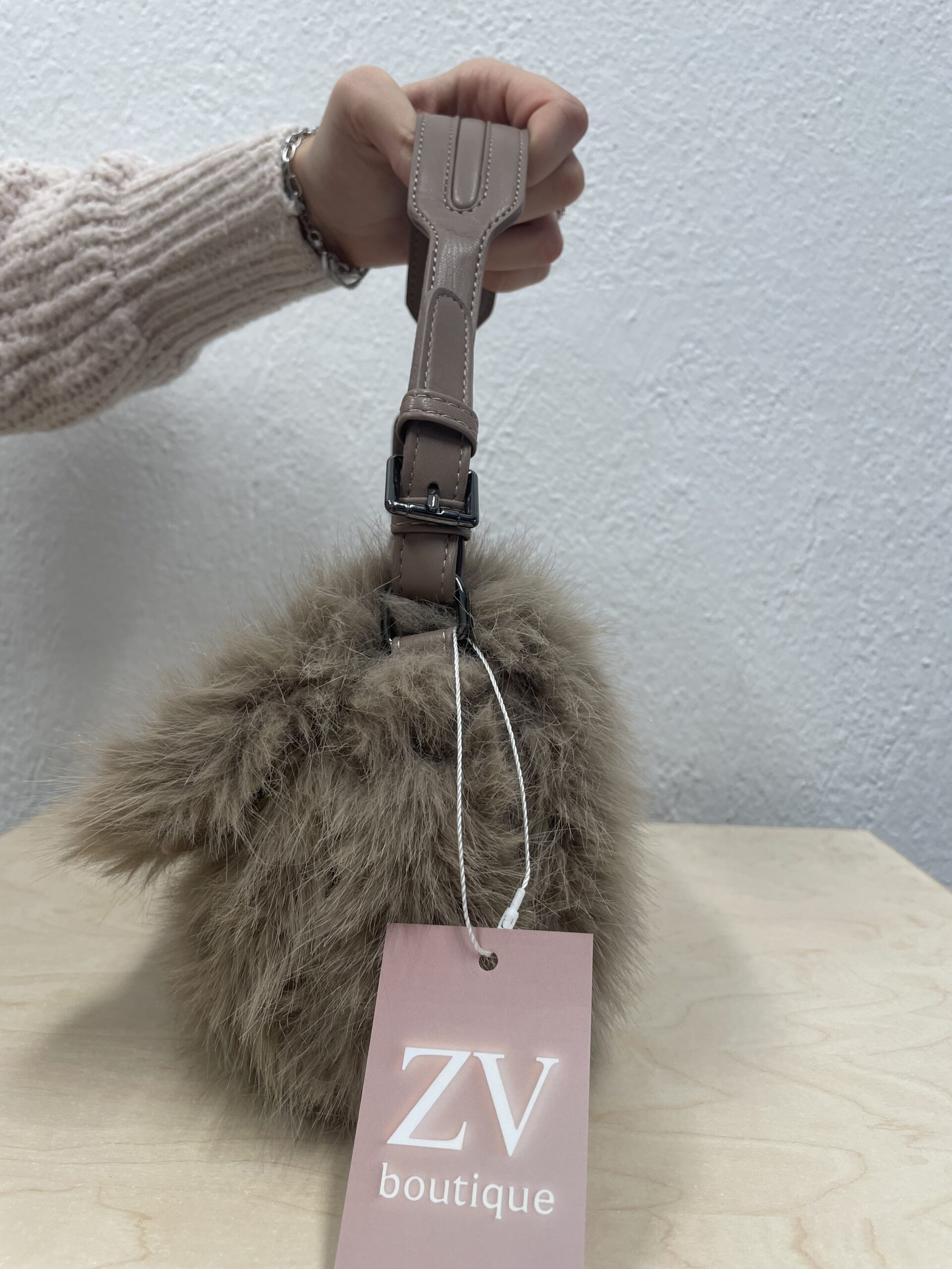 Γούνινη μικρή τσαντα καφέ - Image 4