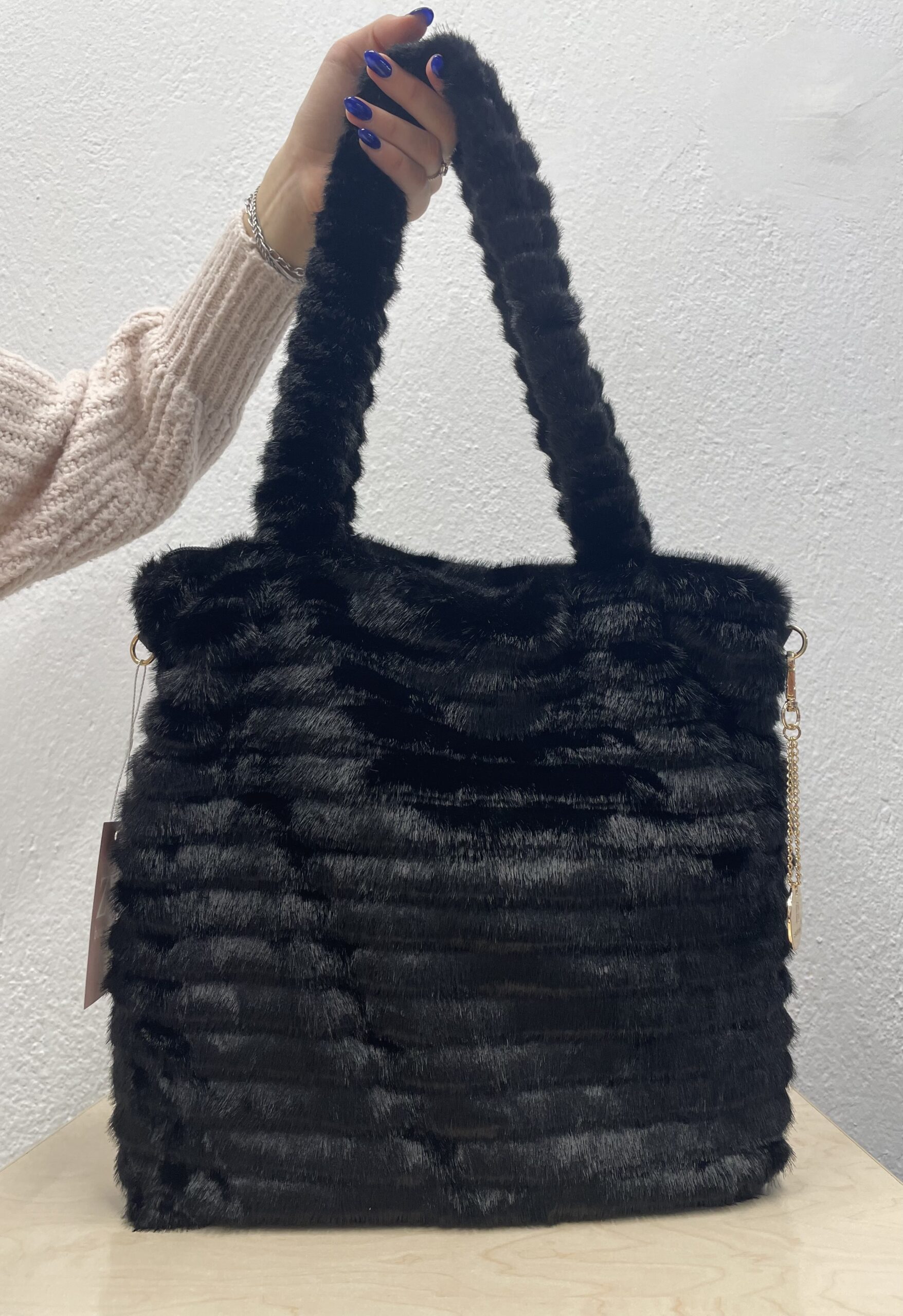 Τσάντα Γούνινη μαύρη tote bag