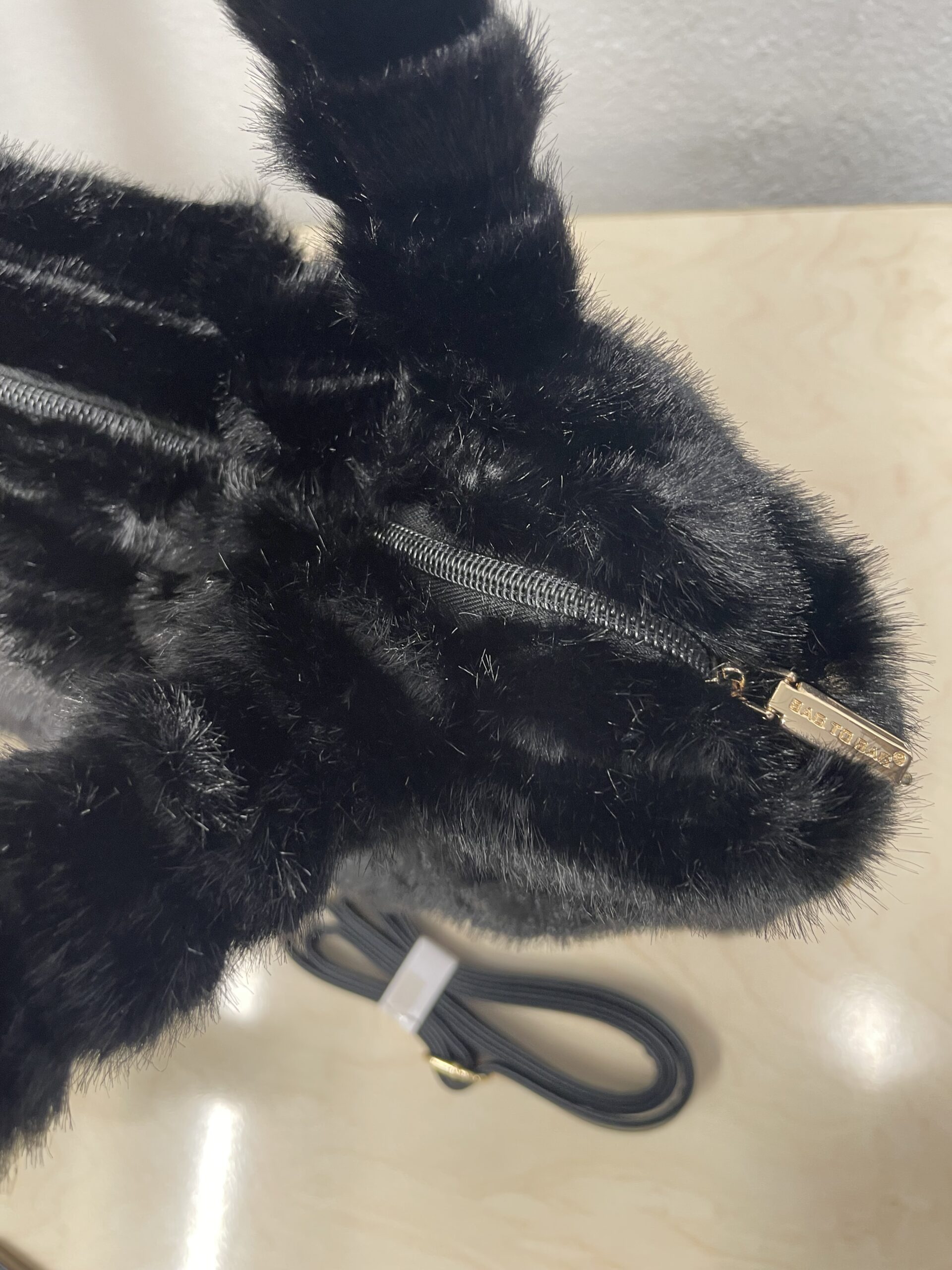 Τσάντα Γούνινη μαύρη tote bag - Image 5
