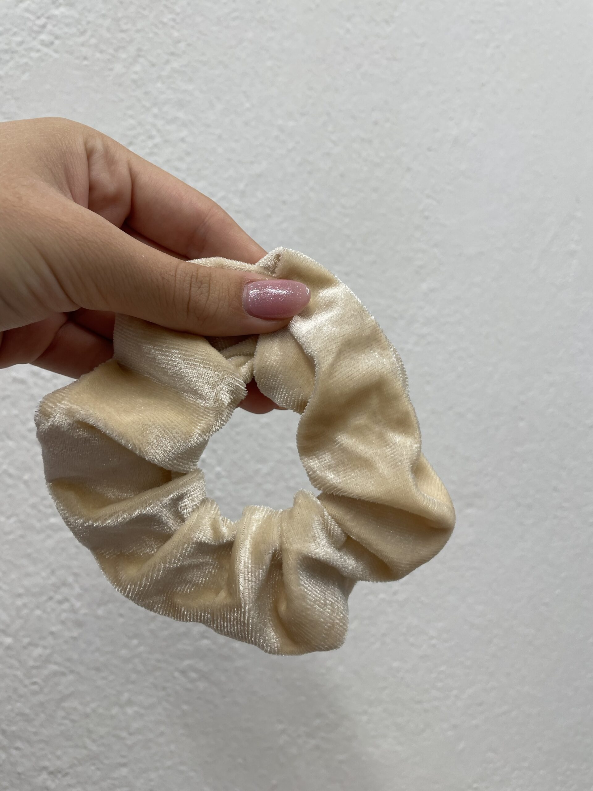 Βελούδινο scrunchie- champagne nude (μικρό μέγεθος)