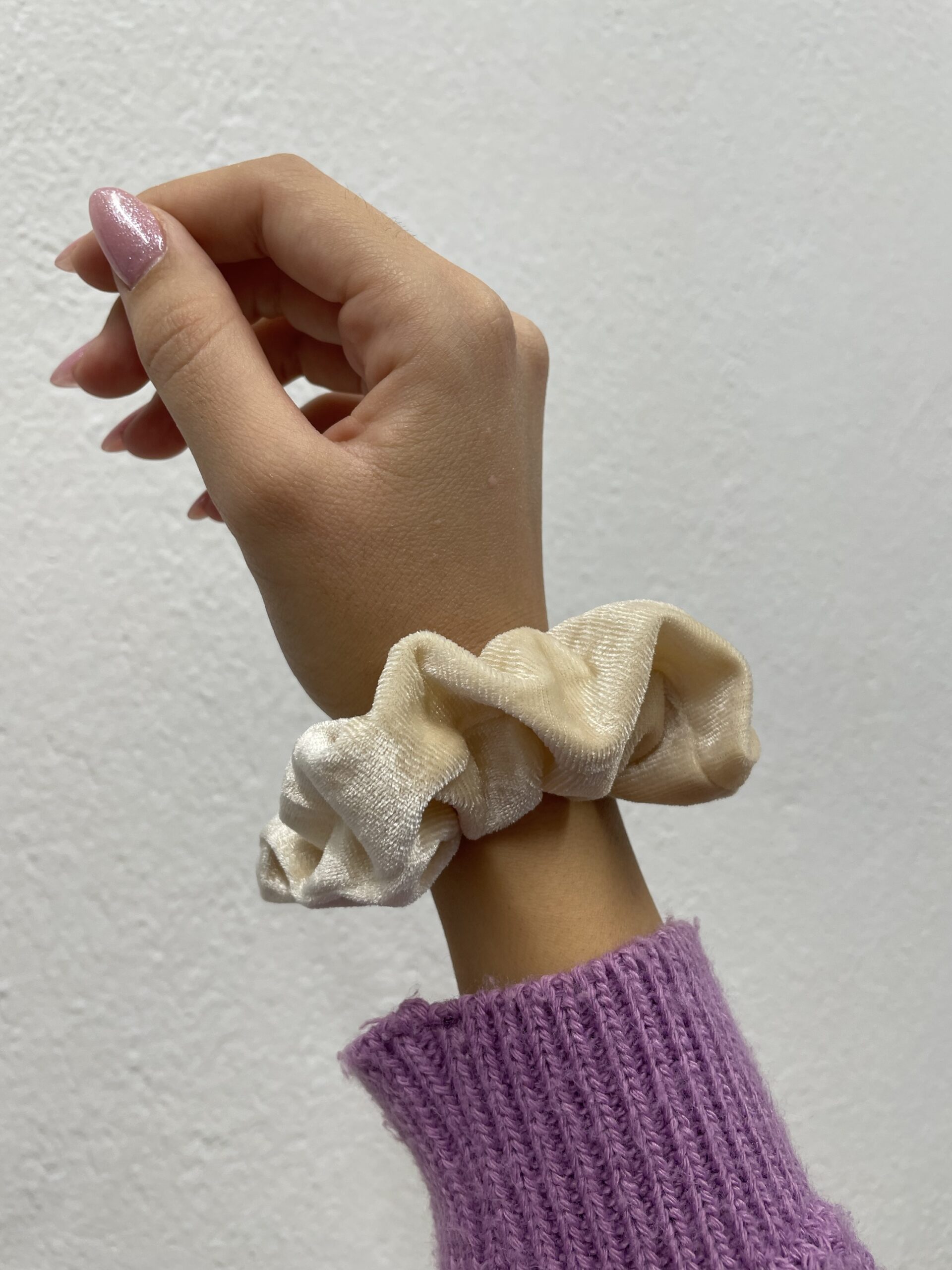 Βελούδινο scrunchie- champagne nude (μικρό μέγεθος) - Image 2