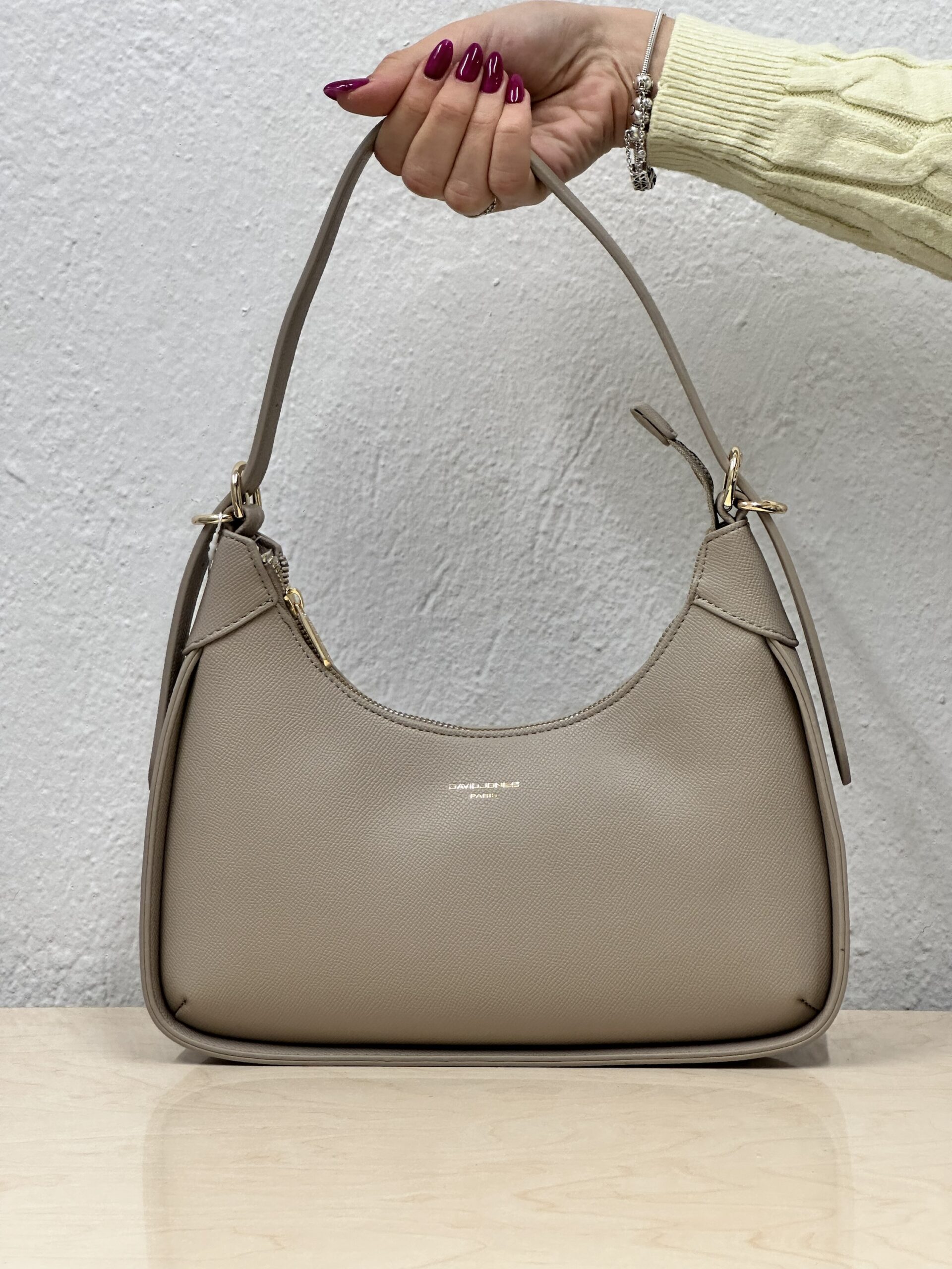 Κομψή Τσάντα Ώμου σε Καμπύλη Γραμμή με Extra Λουράκι