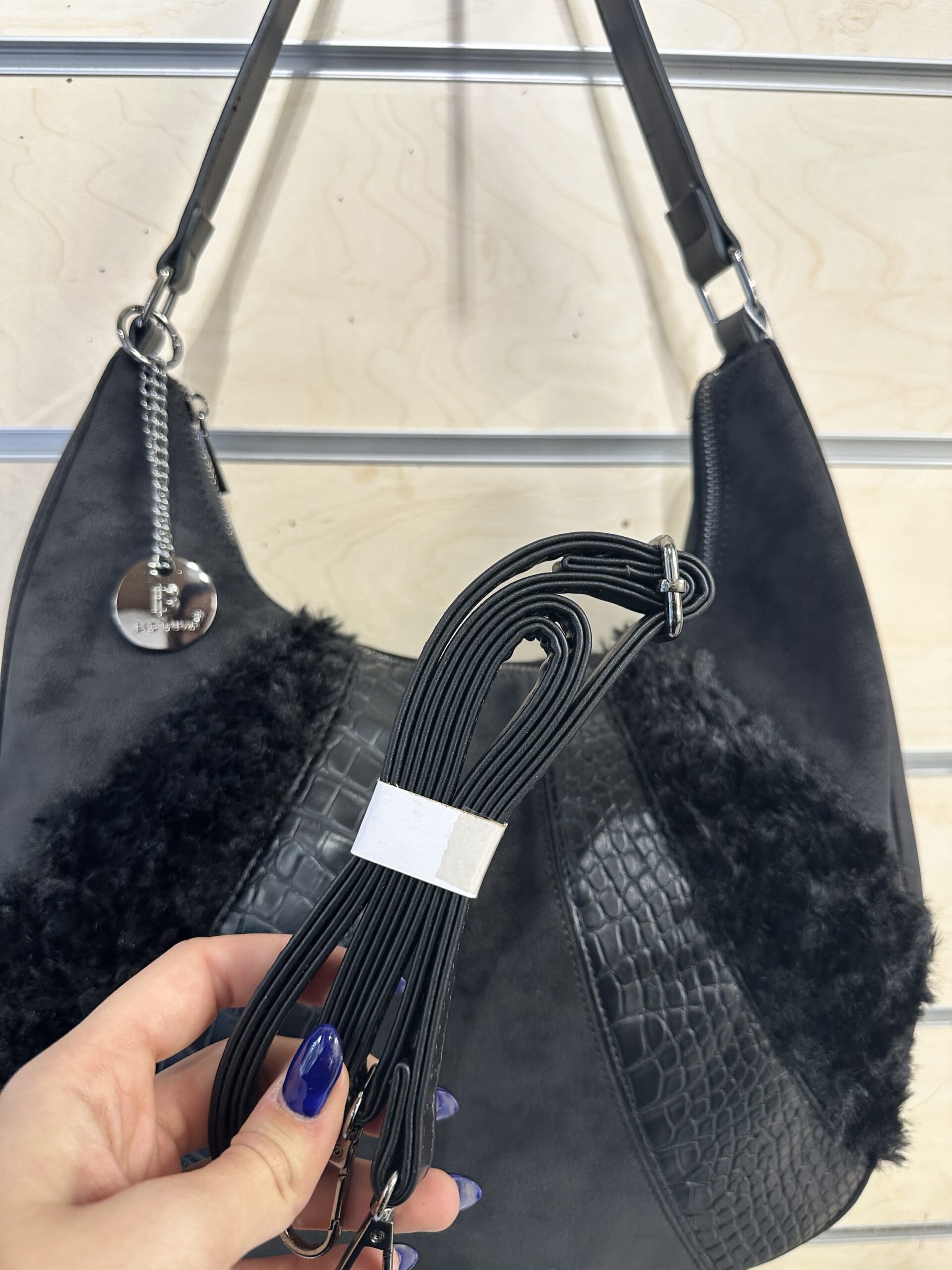 Μαύρη σουέτ τσάντα - Image 5