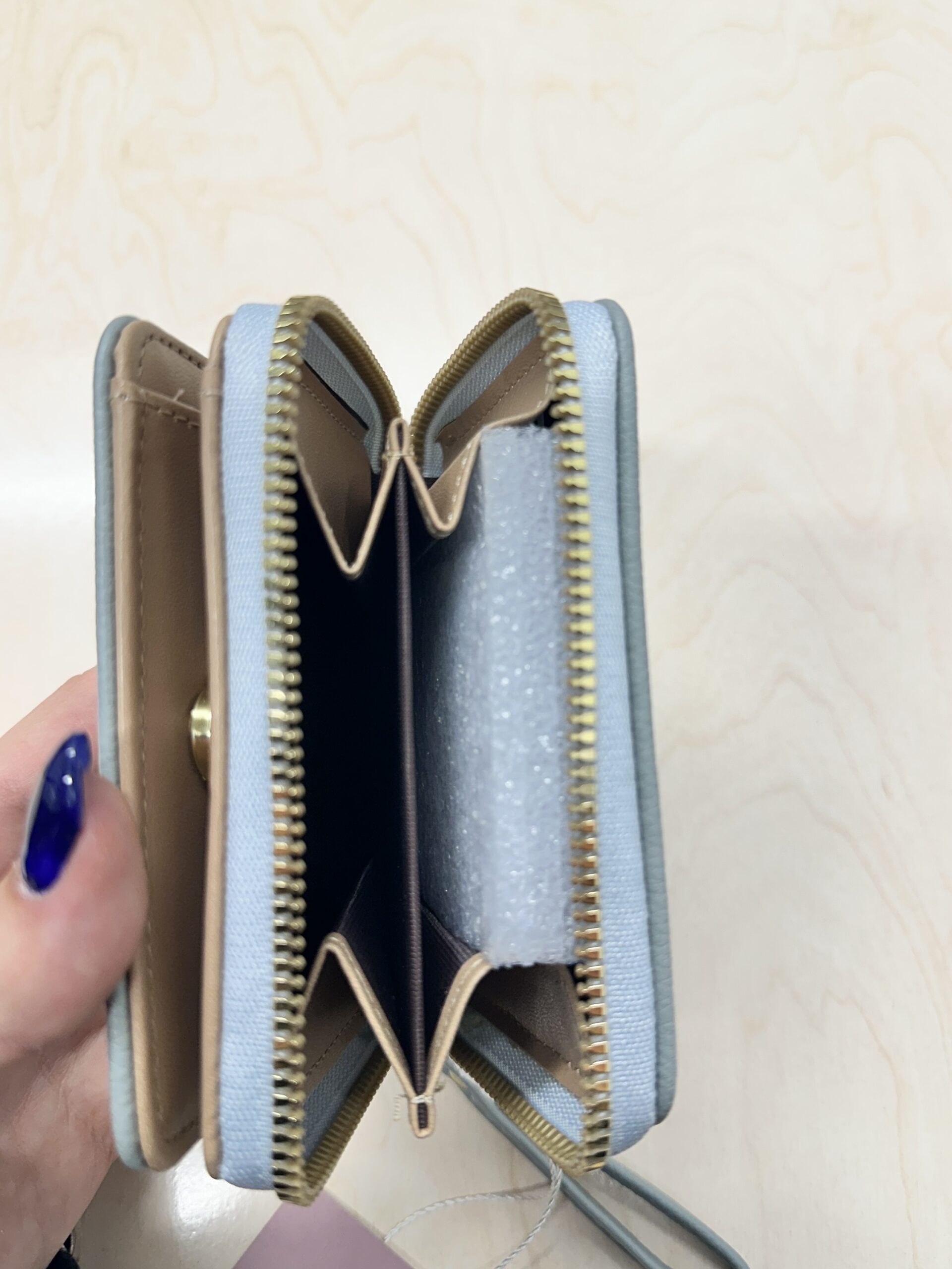 Γυναικείο Πορτοφόλι Mini με Φερμουάρ & Κουμπί – Φυστικί - Image 3