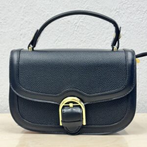 Μαύρη τσάντα με χρυσή αγκράφα