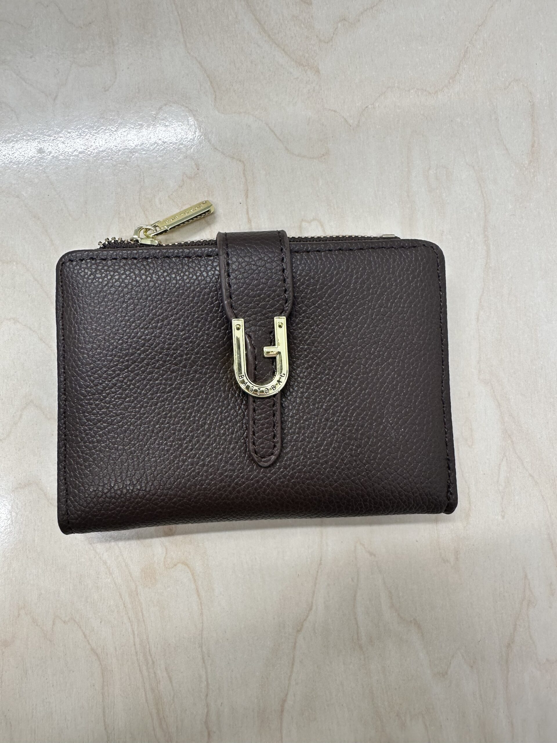 Γυναικείο πορτοφόλι σκούρο καφέ