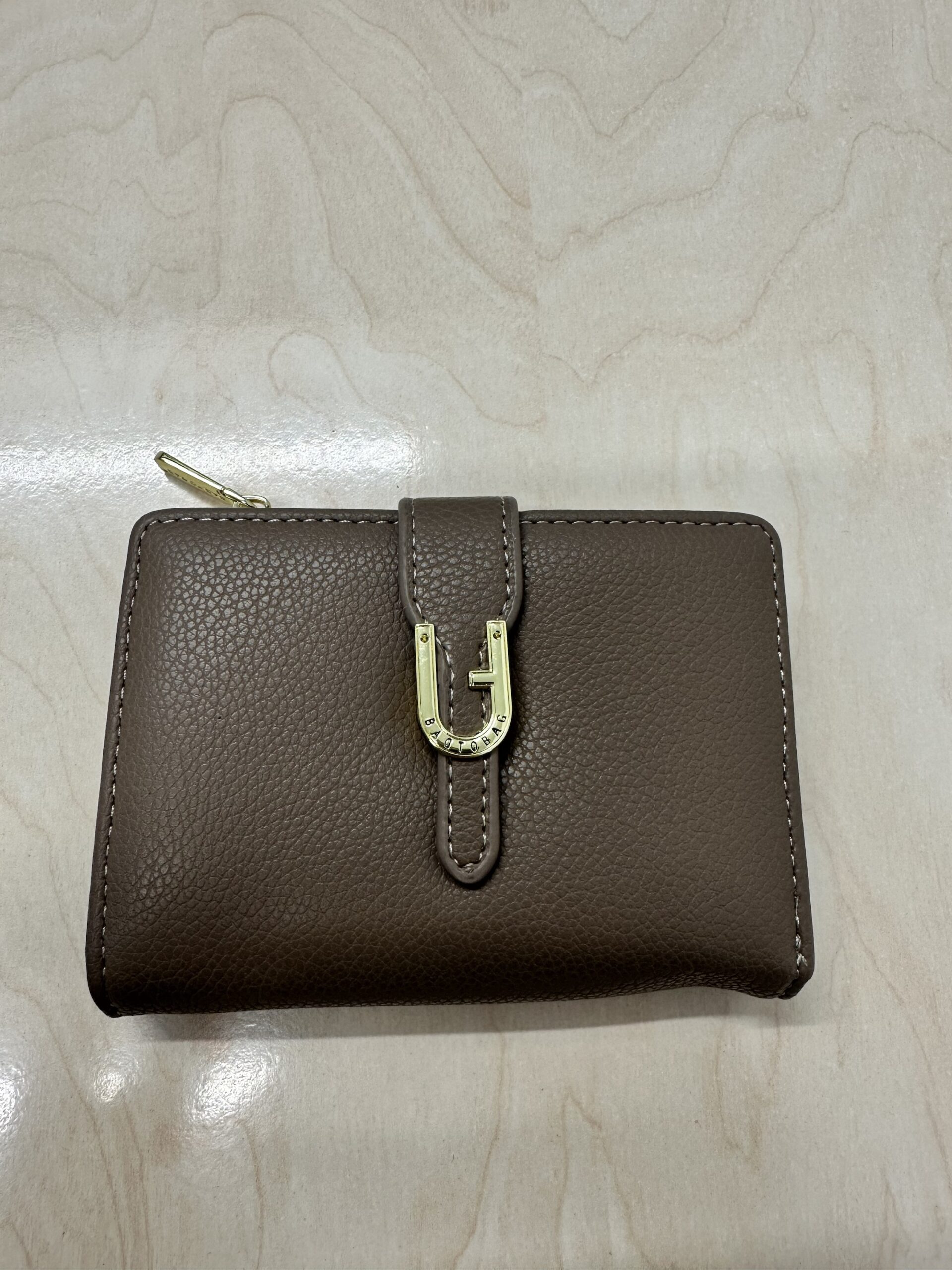 Γυναικείο πορτοφόλι μπεζ