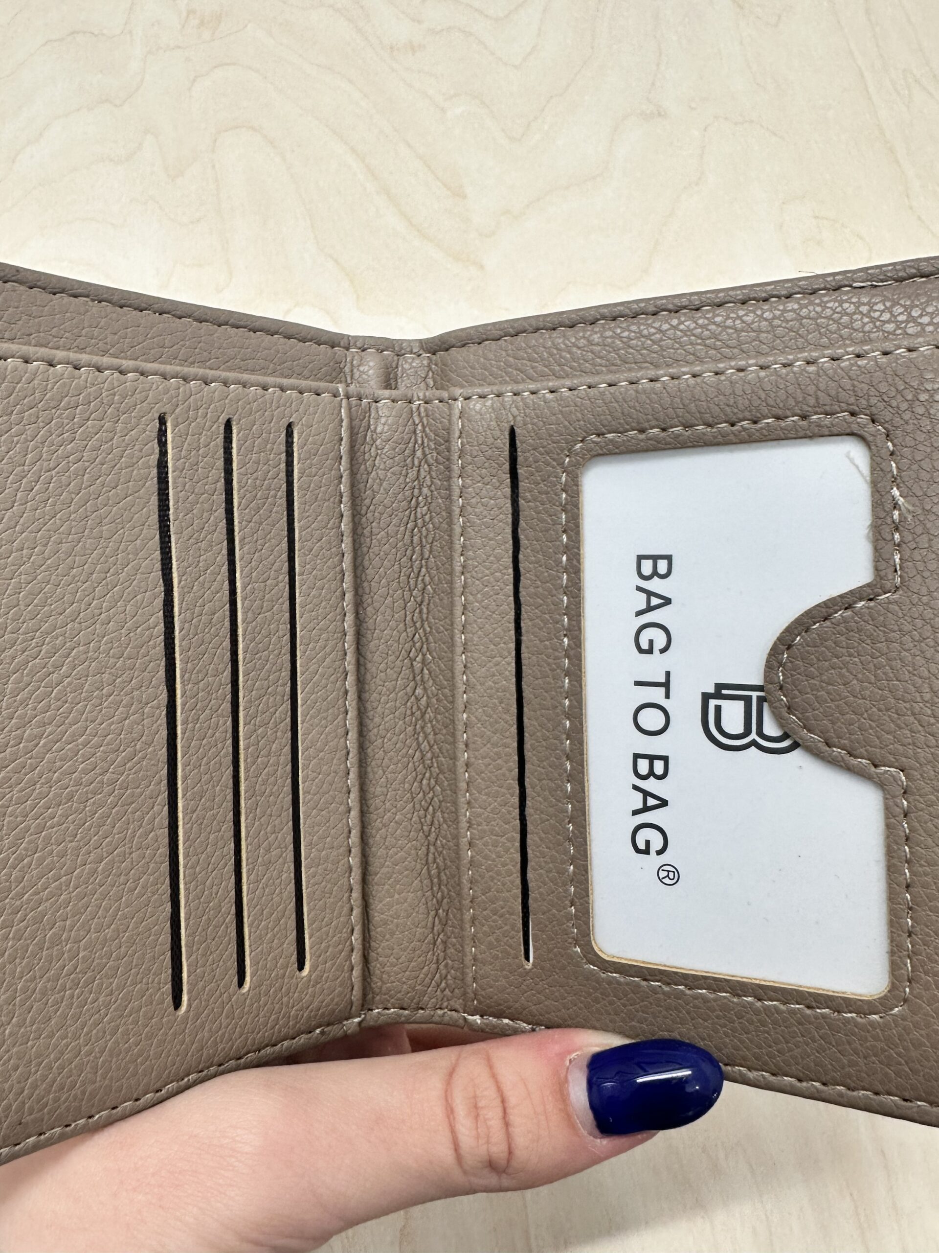 Γυναικείο πορτοφόλι μπεζ - Image 3
