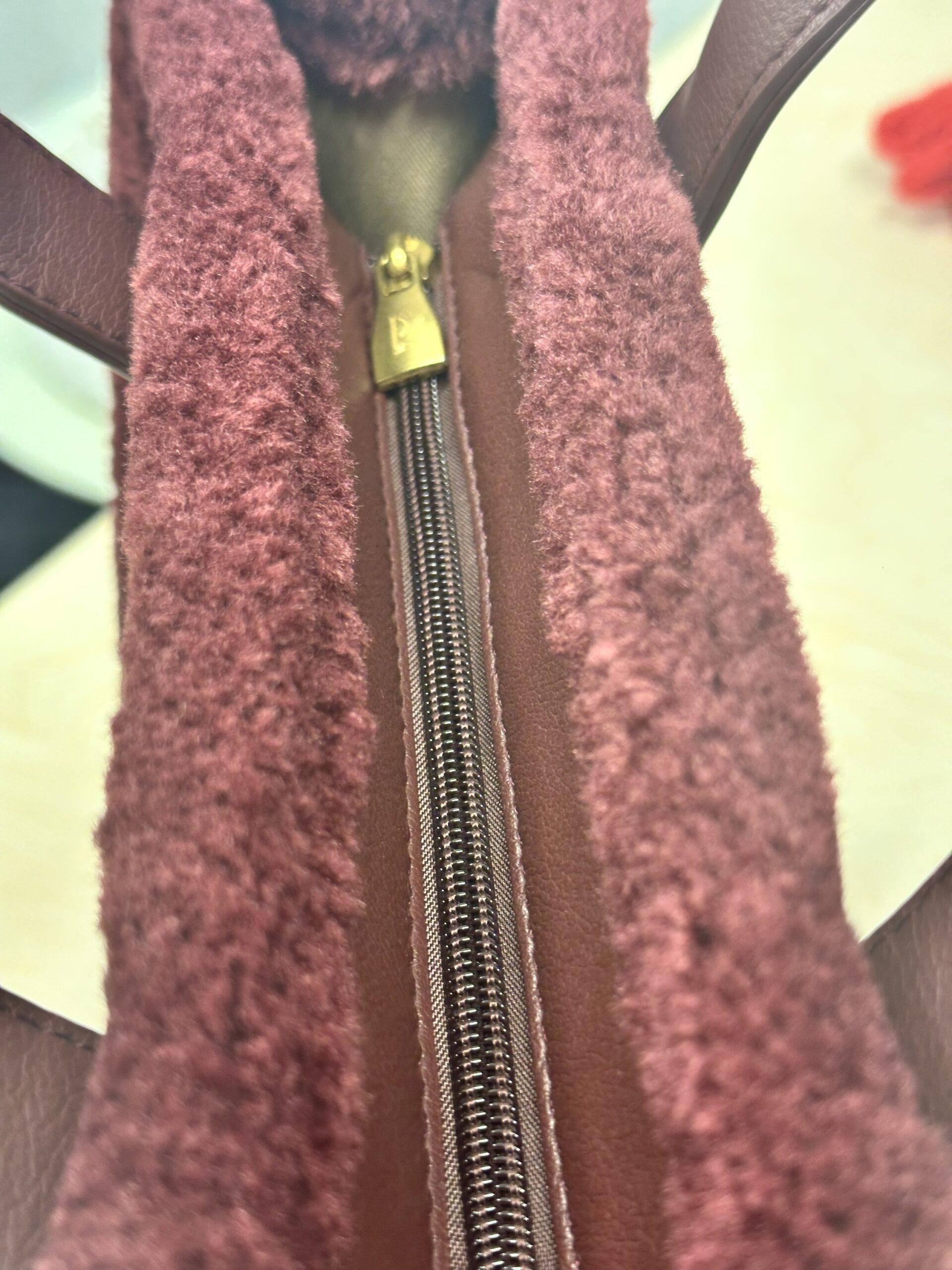 Τσάντα Μπορντό με Γούνα - Image 5