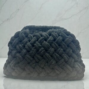 Puffy Μαύρη με Σταυρωτή Πλέξη