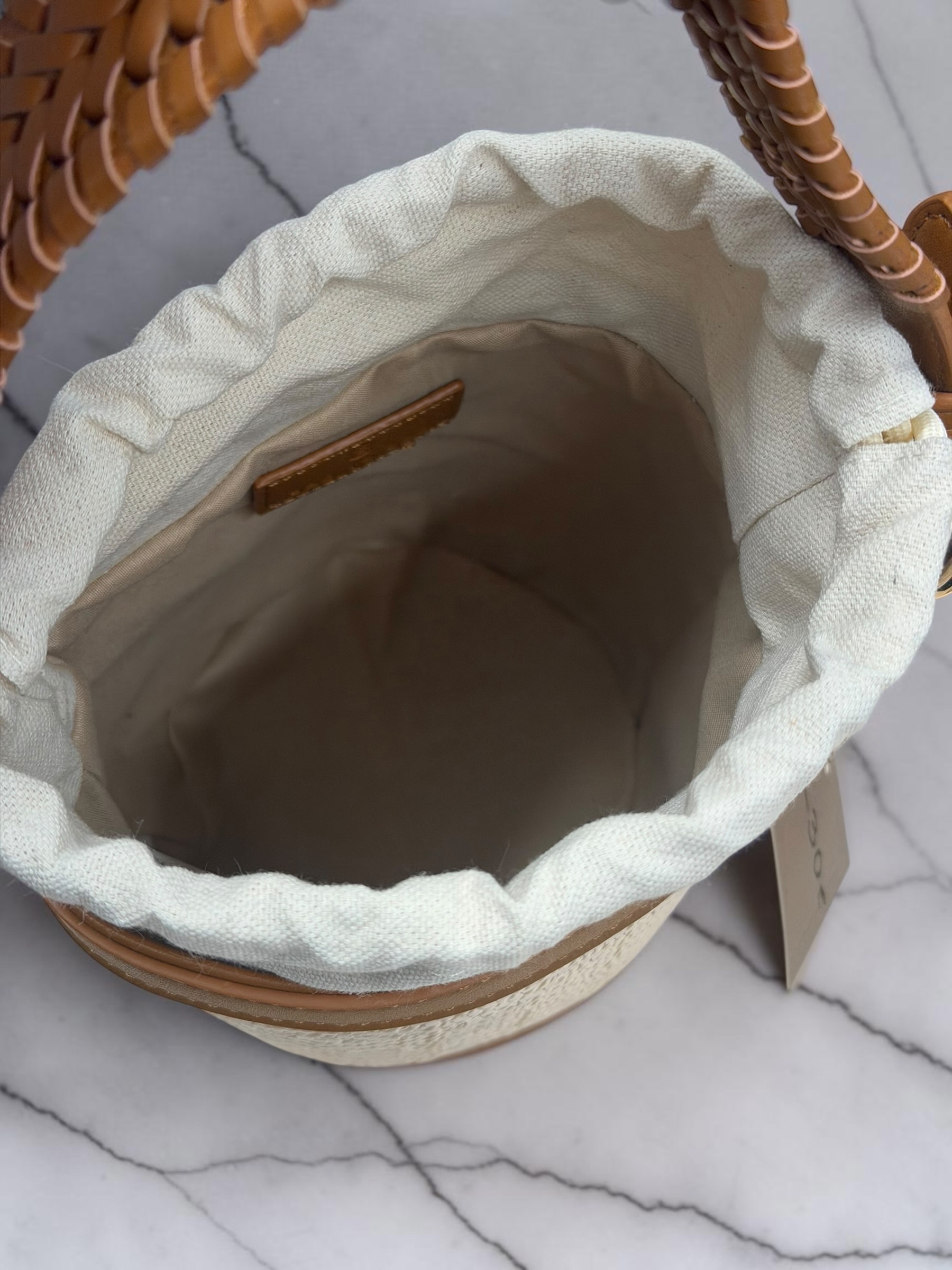 Ψάθινη Τσάντα Bucket με Δερμάτινες Λεπτομέρειες - Image 3