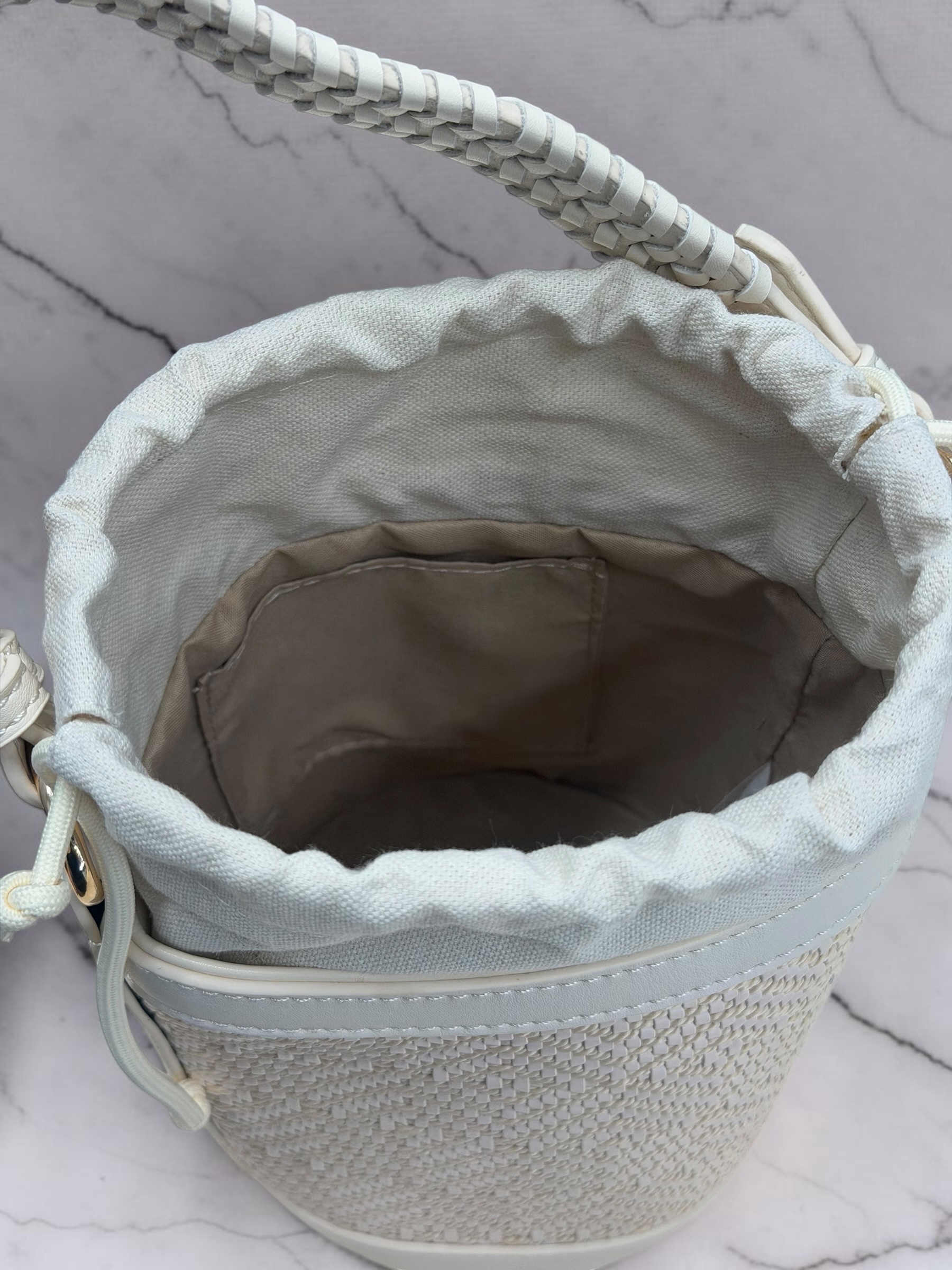 Ψάθινη Τσάντα Bucket με Δερμάτινες Λεπτομέρειες - Image 3